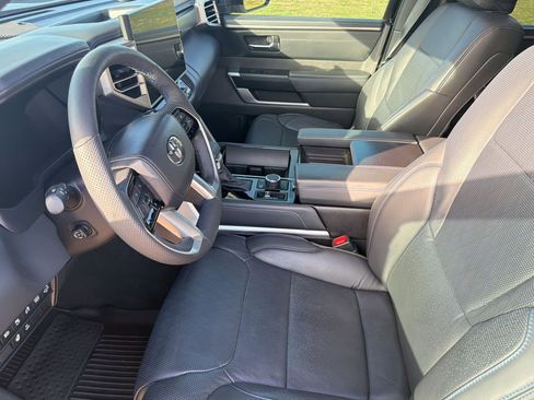 Used 2025 Toyota Sequoia Platinum image 5