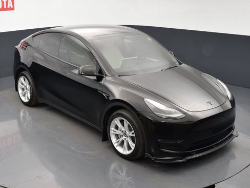 Used 2023 Tesla Model Y Long Range image 27