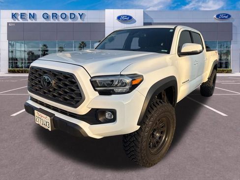 Used 2023 Toyota Tacoma TRD Off-Road AWD/4WD image 3
