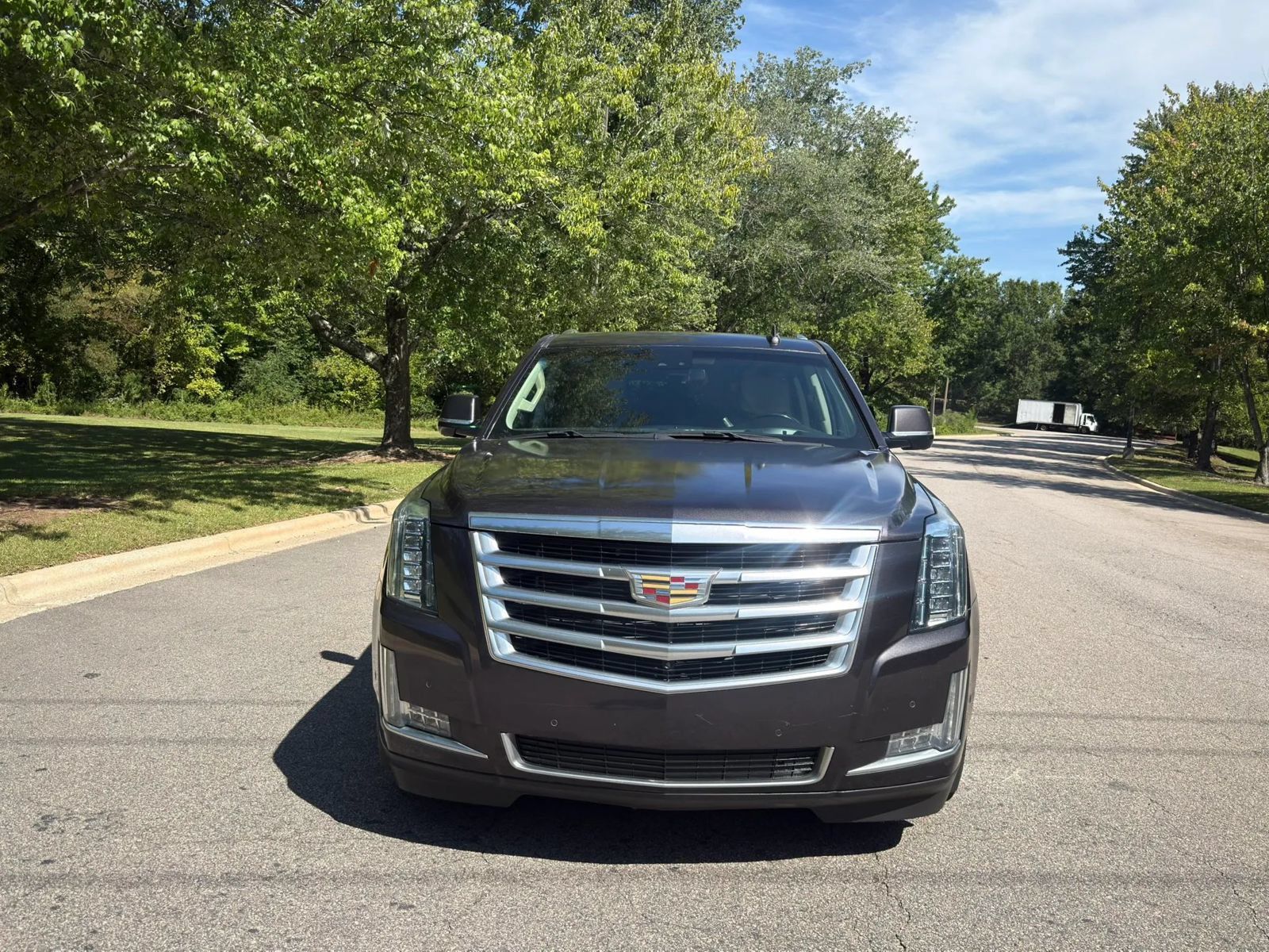 Used 2018 Cadillac Escalade ESV Luxury RWD image 3