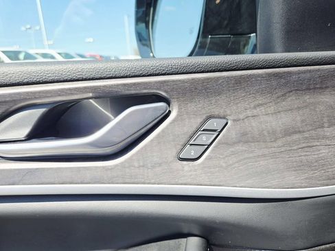 Used 2025 Jeep Grand Cherokee L Limited w/ Luxury Tech Group II image 37