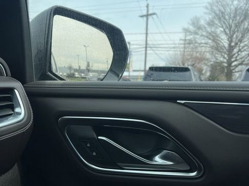 Used 2024 Chevrolet Suburban LT image 25