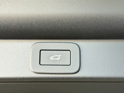 New 2026 Land Rover Range Rover Long Wheelbase SE image 14