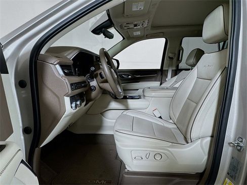Used 2021 GMC Yukon Denali w/ Denali Premium Package image 20