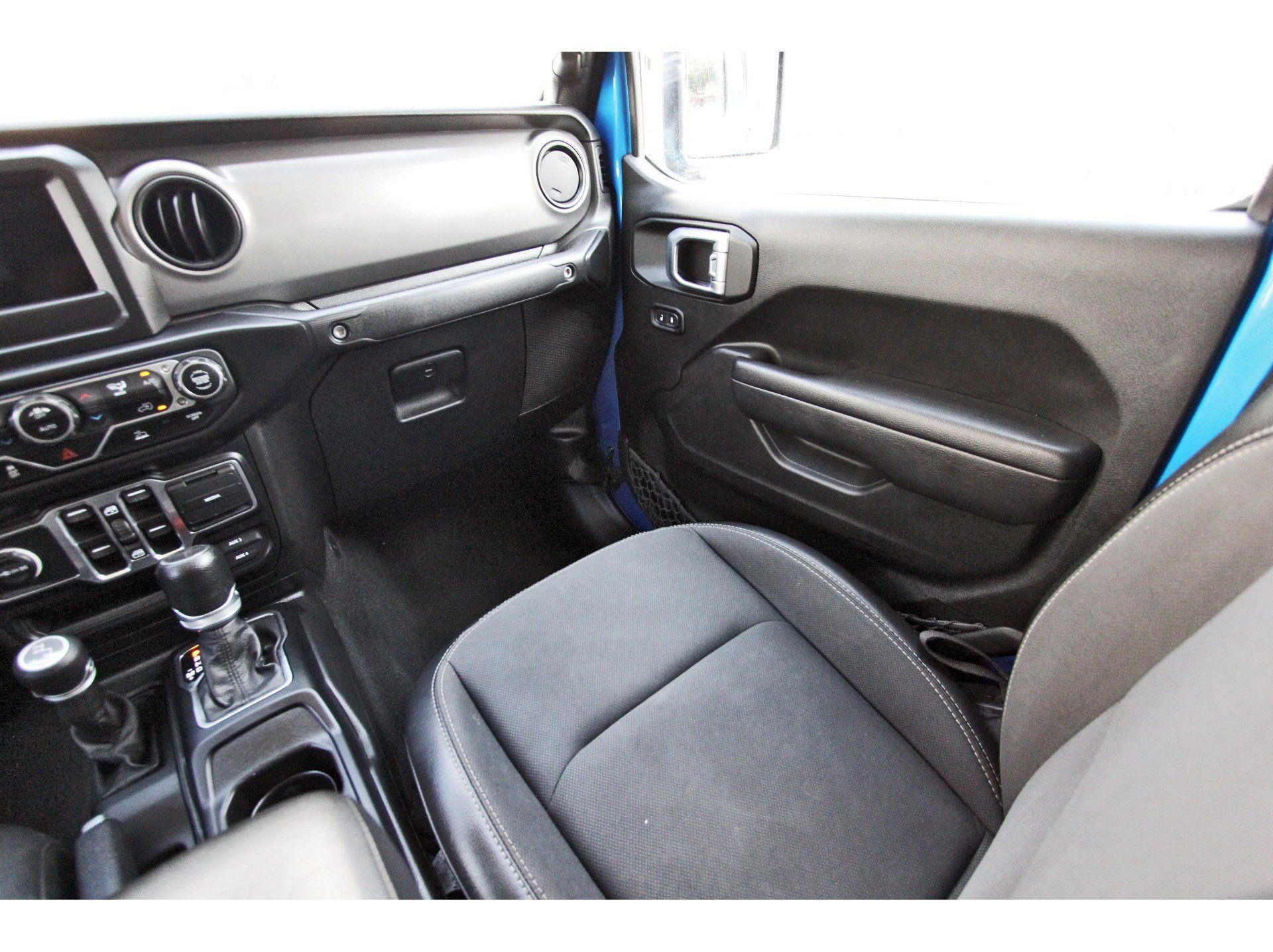 Used 2023 Jeep Gladiator Sport AWD/4WD image 11