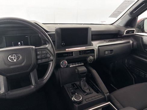 Certified 2025 Toyota Tacoma SR5 AWD/4WD image 32