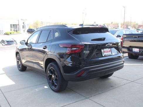 New 2026 Chevrolet Trax LT w/ Driver Confidence Package image 5
