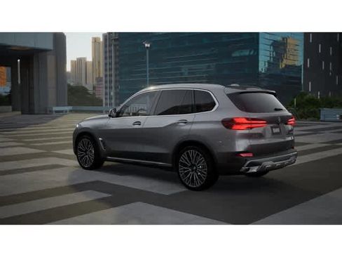 New 2026 BMW X5 sDrive40i image 2