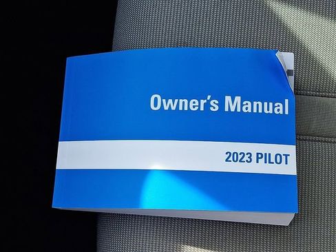 Used 2023 Honda Pilot LX image 25