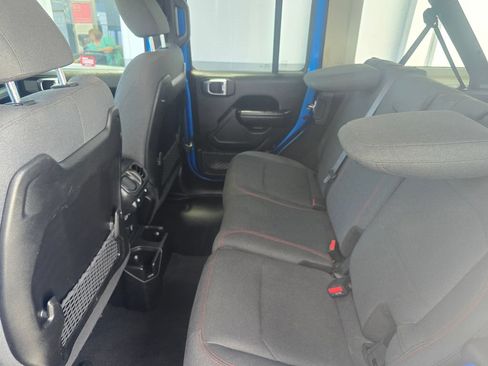 Used 2024 Jeep Wrangler Unlimited Rubicon AWD/4WD image 12