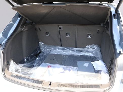 New 2025 Porsche Macan image 17