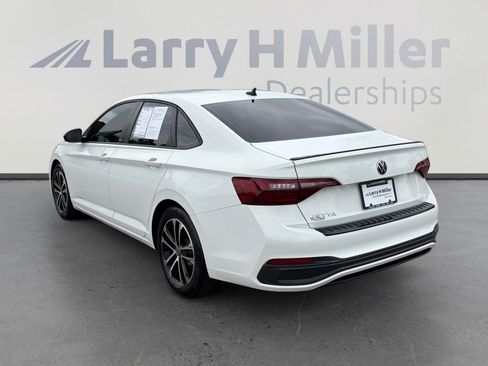 Used 2024 Volkswagen Jetta Sport FWD image 4