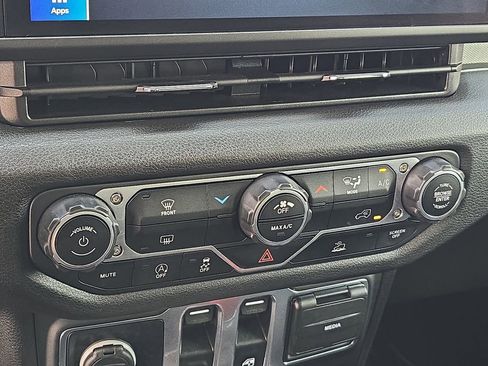 Used 2025 Jeep Wrangler Sport image 21