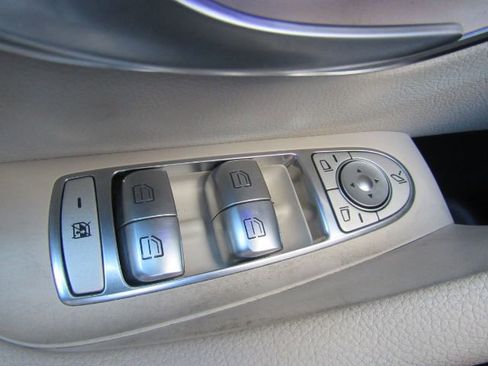 Used 2017 Mercedes-Benz E 300 image 34