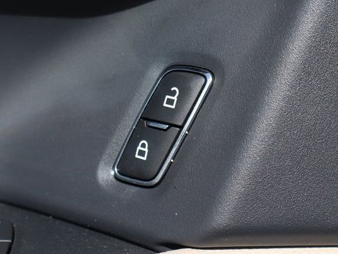 Used 2022 Ford Expedition XLT image 16