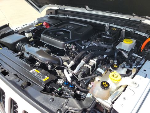 Used 2022 Jeep Wrangler Unlimited Sahara image 30