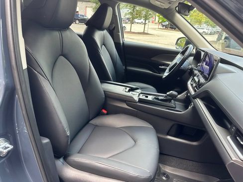 Used 2025 Toyota Grand Highlander AWD image 32