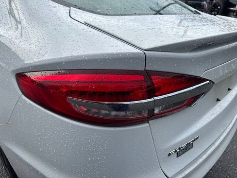 Used 2019 Ford Fusion SE w/ Equipment Group 151A FWD image 9