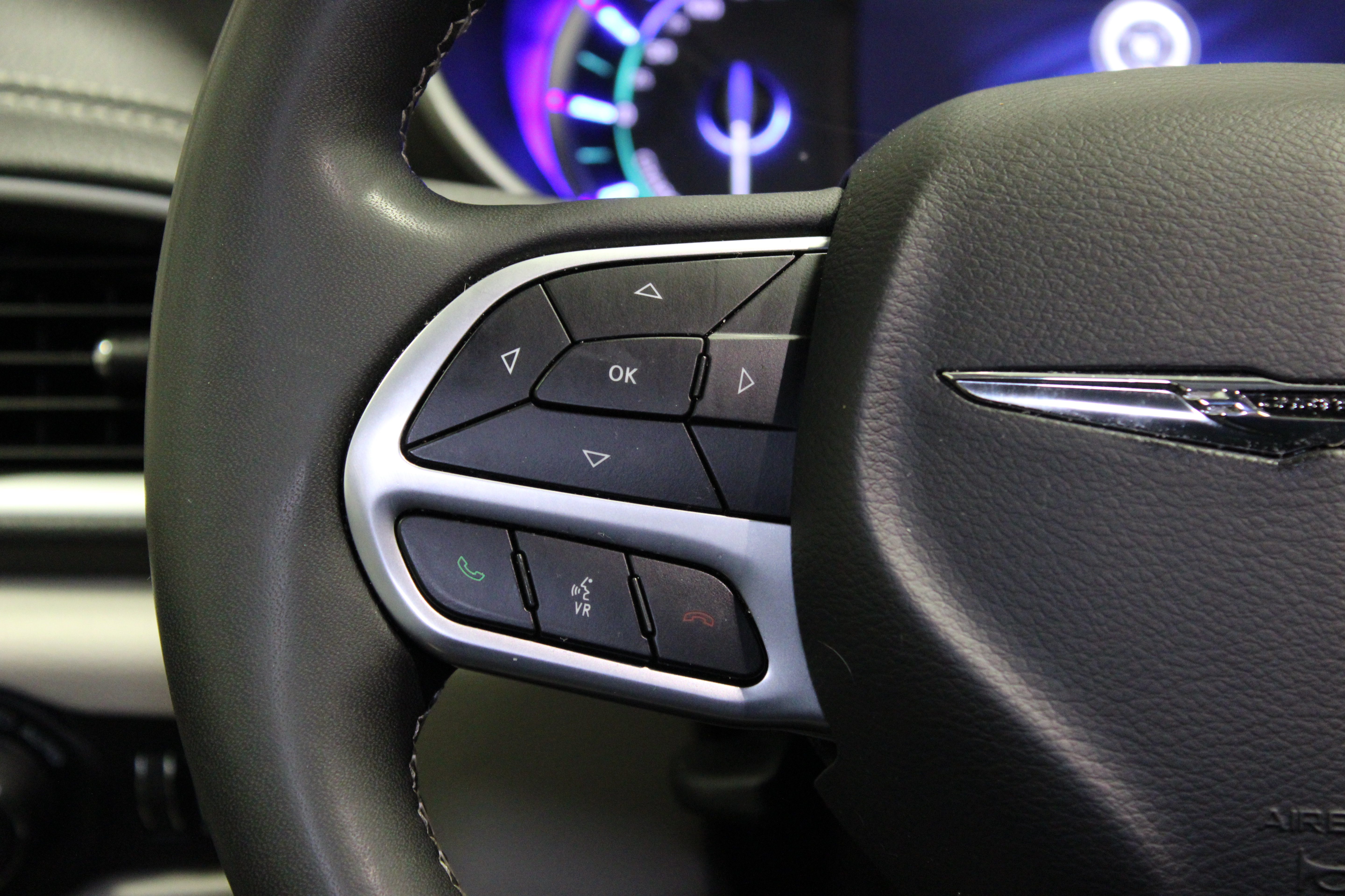 Used 2024 Chrysler Pacifica Limited FWD image 33