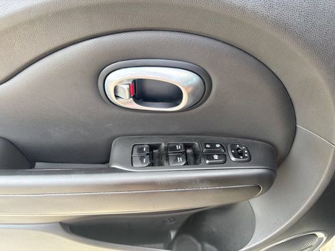Used 2015 Kia Soul ! w/ Sun & Sound Package FWD image 11