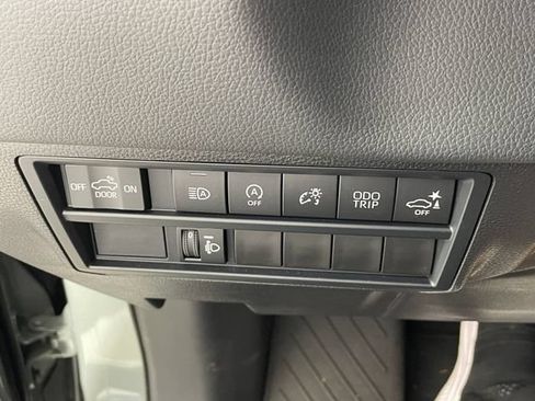 Used 2026 Toyota Tundra Limited AWD/4WD image 9