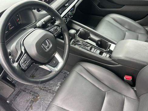 Used 2025 Honda Accord Touring image 4