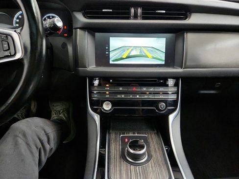 Used 2018 Jaguar XF S AWD/4WD image 21