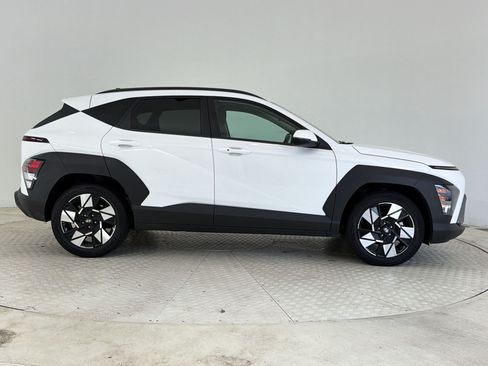 Used 2025 Hyundai Kona SEL FWD image 8