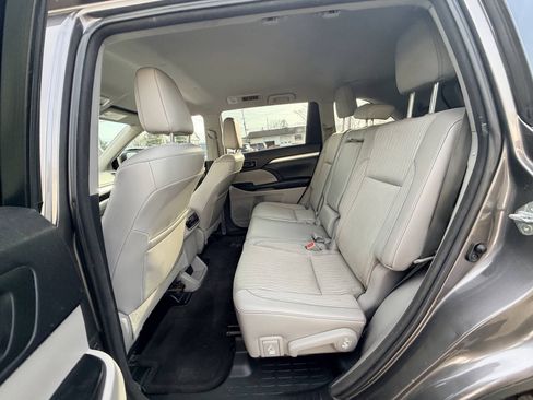 Used 2015 Toyota Highlander Plus AWD/4WD image 12