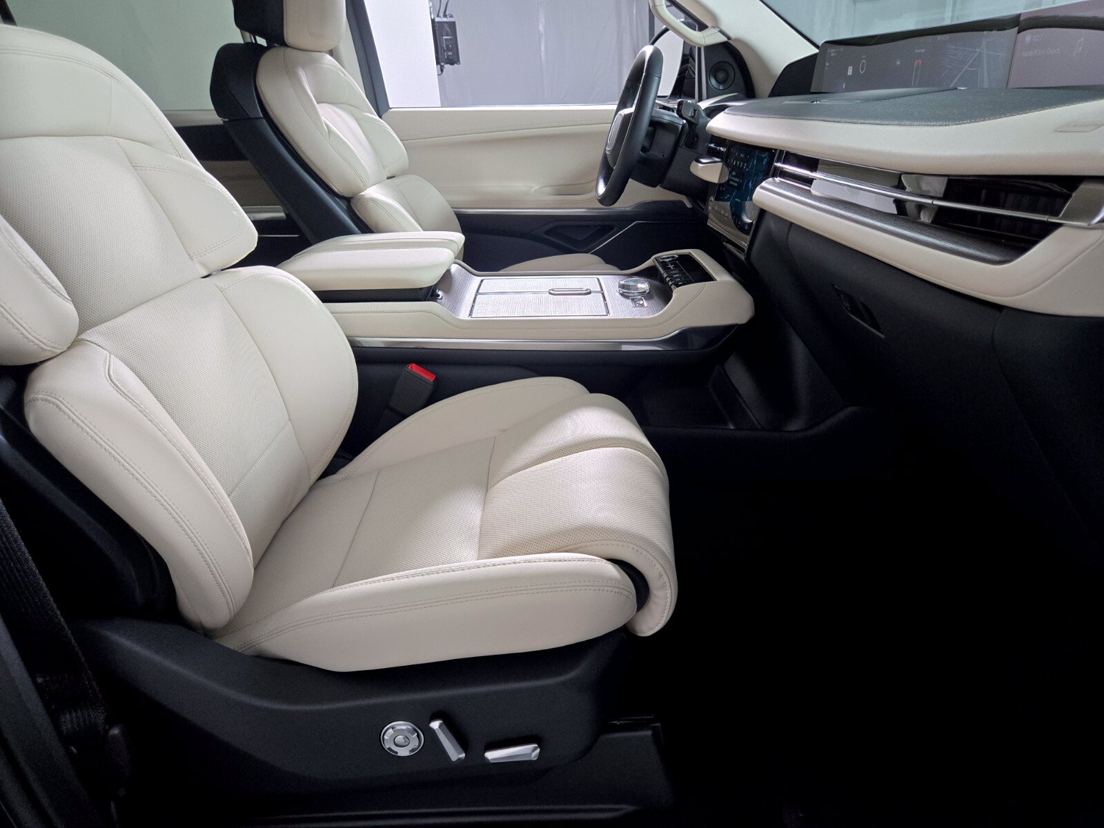 New 2027 Lincoln Navigator Premiere AWD/4WD image 20
