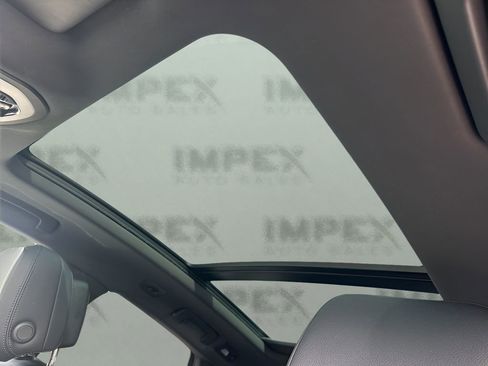 Used 2021 Porsche Macan image 11