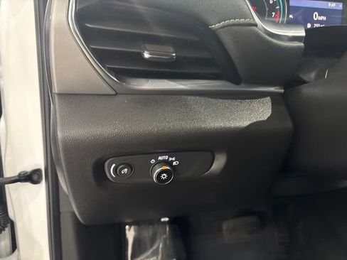 Used 2023 Chevrolet Traverse LT AWD/4WD image 16