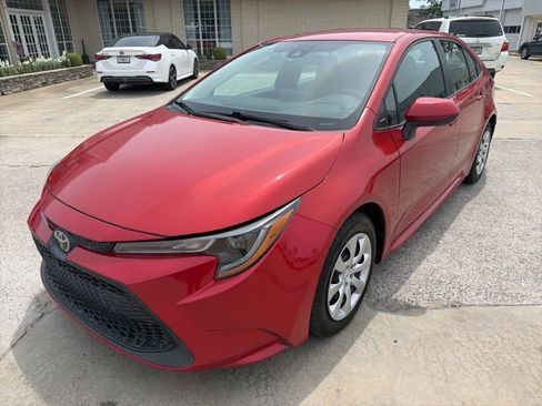 Used 2020 Toyota Corolla LE image 2