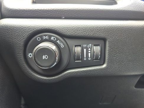 New 2026 Chrysler Pacifica Select image 11