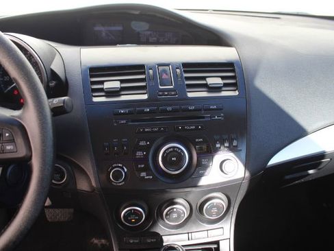 Used 2013 MAZDA MAZDA3 i Touring image 21