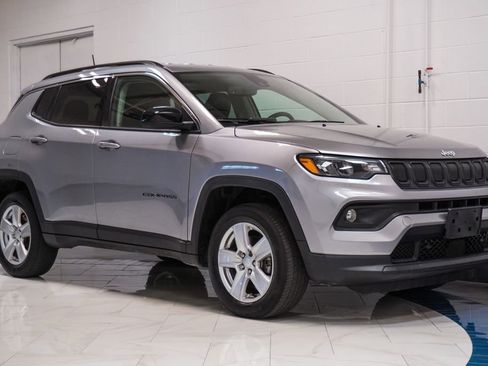 Used 2022 Jeep Compass Latitude w/ Convenience Group AWD/4WD image 5