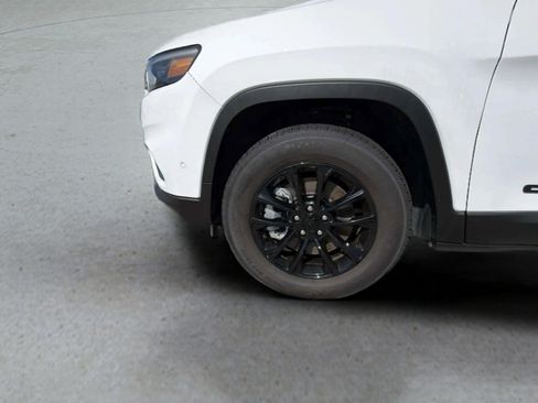 Used 2023 Jeep Cherokee Altitude Lux image 15