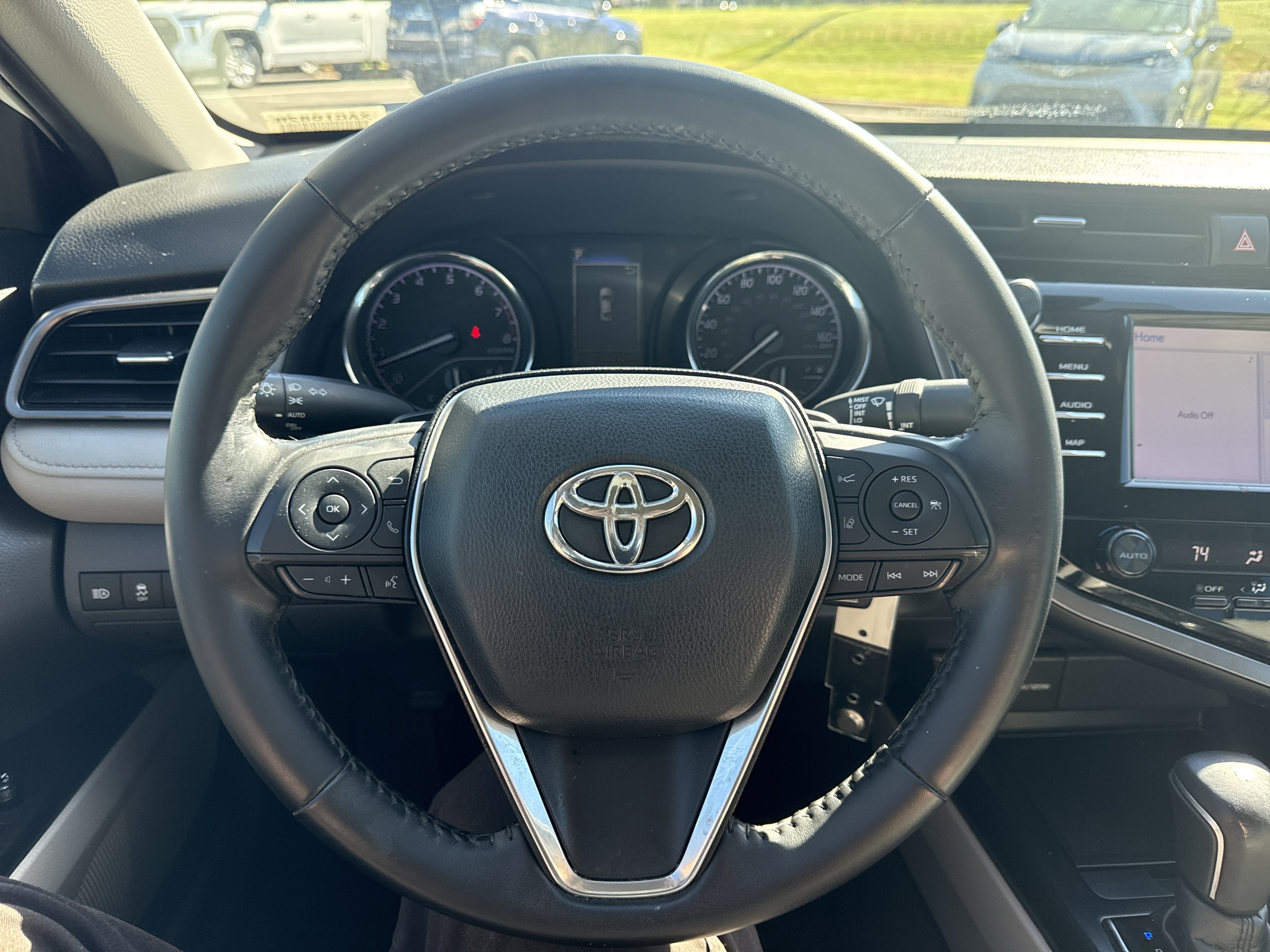 Used 2019 Toyota Camry SE FWD image 2
