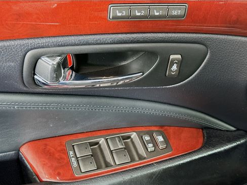 Used 2012 Lexus LS 460 w/ Luxury Value Edition RWD image 15