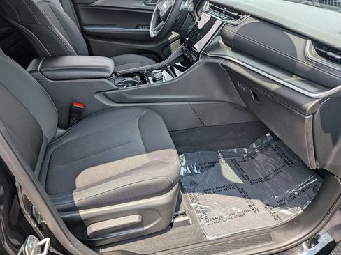 Certified 2023 Jeep Grand Cherokee Laredo w/ MOPAR Finishing Package AWD/4WD image 30