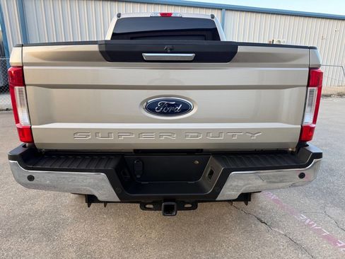 Used 2017 Ford F250 XLT w/ XLT Premium Package image 8