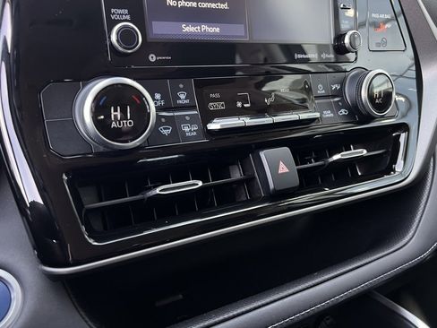 Used 2021 Toyota Highlander LE image 62