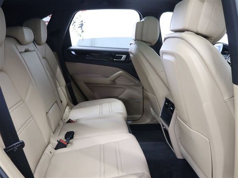 Used 2020 Porsche Cayenne image 22