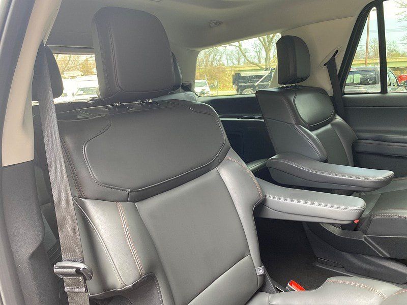Certified 2025 Ford Expedition Active AWD/4WD image 39