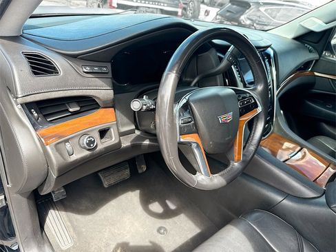 Used 2018 Cadillac Escalade Luxury image 10