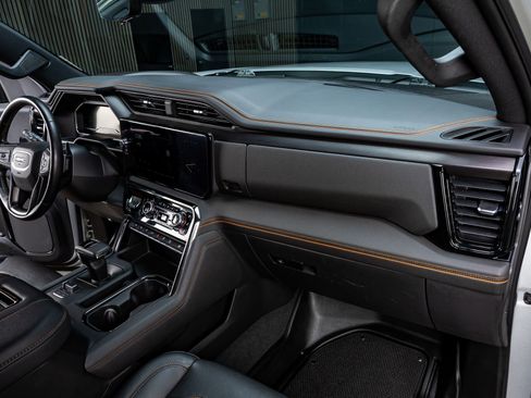 Used 2022 GMC Sierra 1500 AT4 w/ AT4 Premium Package image 17