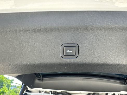 Used 2025 Chevrolet Tahoe LT AWD/4WD image 19