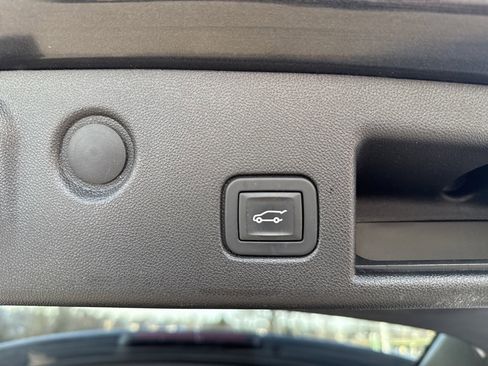 Used 2018 Chevrolet Equinox LT image 26