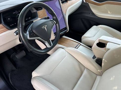 Used 2019 Tesla Model X Standard Range image 11