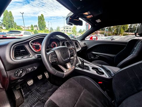 Used 2015 Dodge Challenger SRT Hellcat image 9